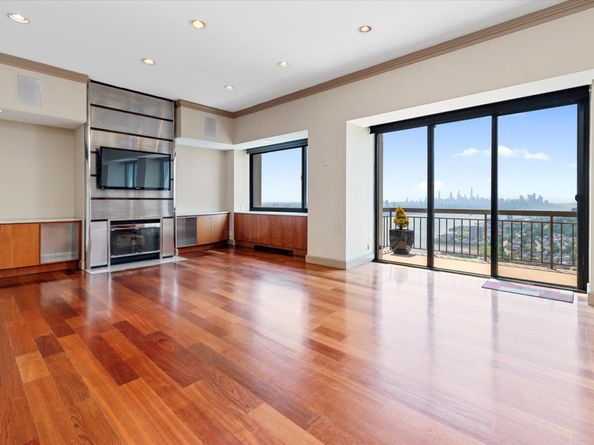 200 Old Palisade Rd PH 4/5, Fort Lee NJ 07024