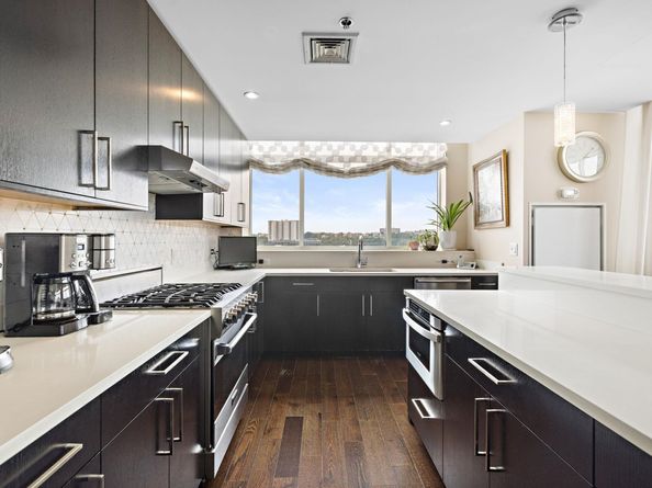 1100 Maxwell Lane PH1213, Hoboken NJ 07030
