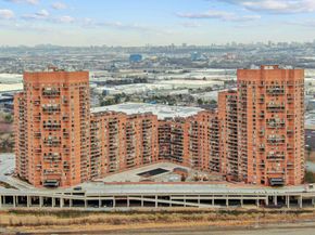 1502 Harmon Cove Tower 1502, Secaucus NJ 07094