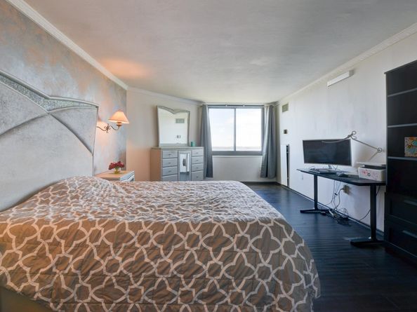 1502 Harmon Cove Tower 1502, Secaucus NJ 07094