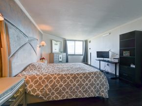 1502 Harmon Cove Tower 1502, Secaucus NJ 07094