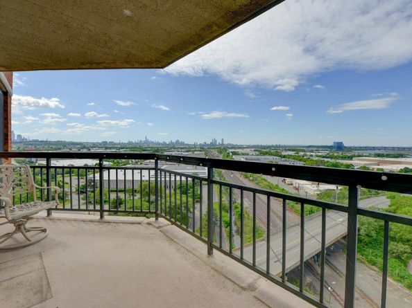1502 Harmon Cove Tower 1502, Secaucus NJ 07094