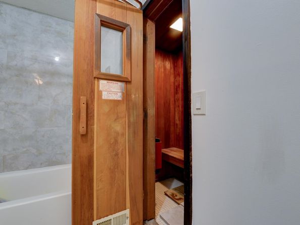 1502 Harmon Cove Tower 1502, Secaucus NJ 07094