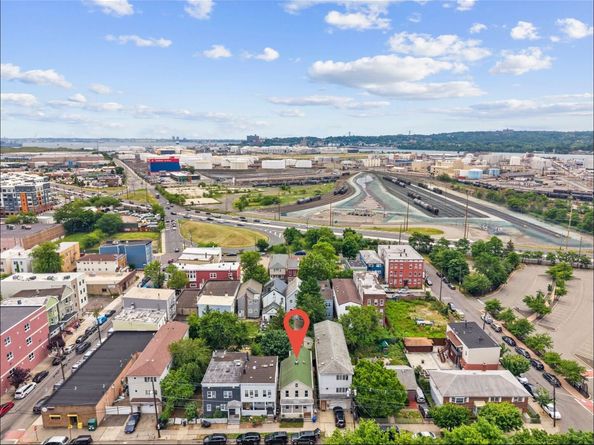 12 Prospect Ave, Bayonne NJ 07002
