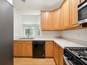 7 Atlas Ct, Jersey City NJ 07305