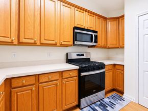 7 Atlas Ct, Jersey City NJ 07305