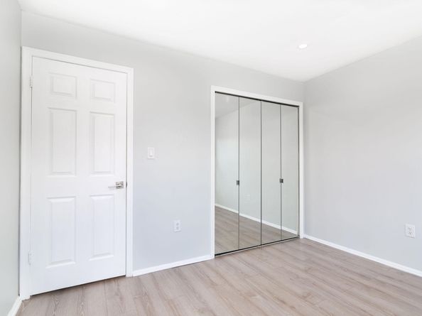 27 Cottonwood St, Jersey City NJ 07305