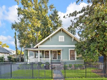 320 W 10th Street