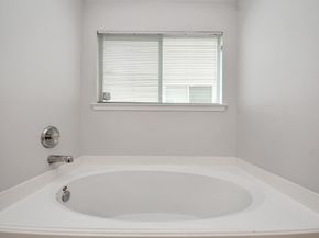 11930 Chanteloup dr, Houston TX 77047