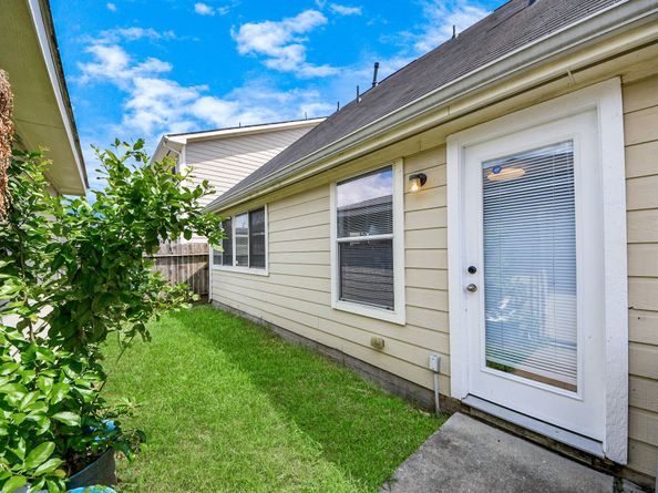 11930 Chanteloup dr, Houston TX 77047