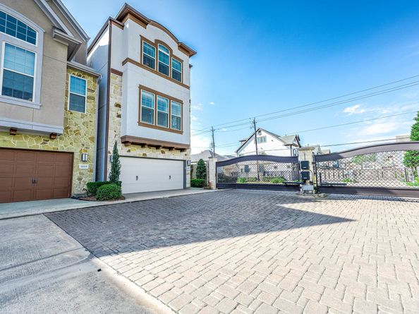 11027 Acorn Falls Drive, Houston TX 77043