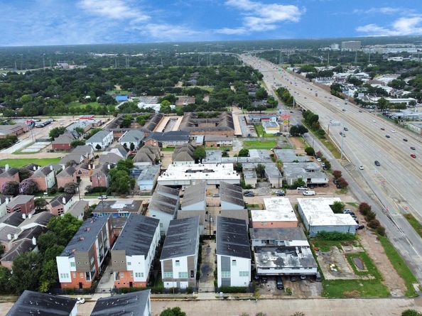 9614 Riddlewood Ln, Houston TX 77025