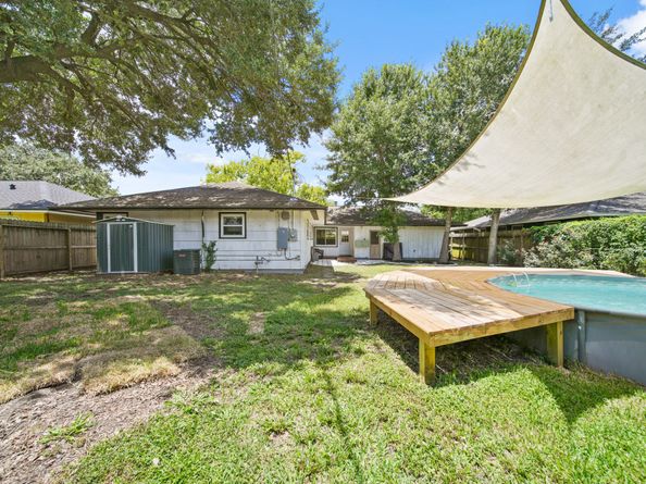 5411 Meadow Creek Lane, Houston TX 77017