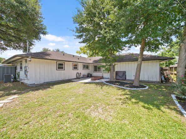 5411 Meadow Creek Lane, Houston TX 77017
