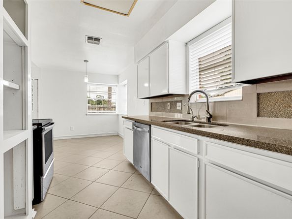 7302 Redding Road, Houston TX 77036