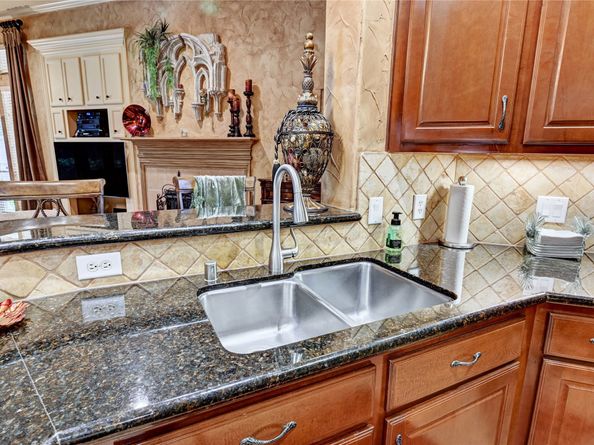 7 N Spring Brook Court Court, The Woodlands TX 77382