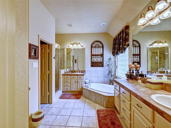 7 N Spring Brook Court Court, The Woodlands TX 77382