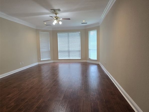 19 Rivercoach Lane W, Sugar Land TX 77479