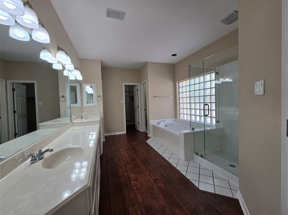 19 Rivercoach Lane, Sugar Land TX 77479