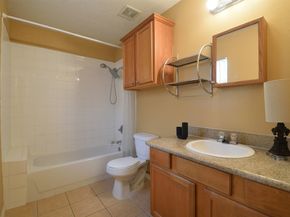 6418 England, Houston TX 77021