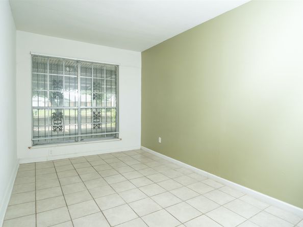 7613 Parker Road, Houston TX 77016