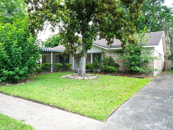 7613 Parker Road, Houston TX 77016