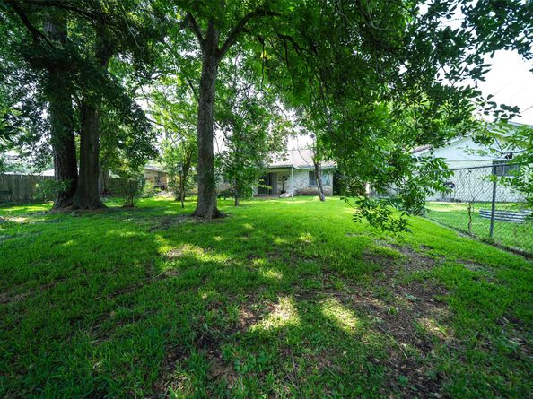 7613 Parker Road, Houston TX 77016