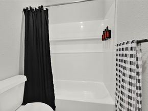 10317 Lake Rd 16ABCD, Houston TX 77070