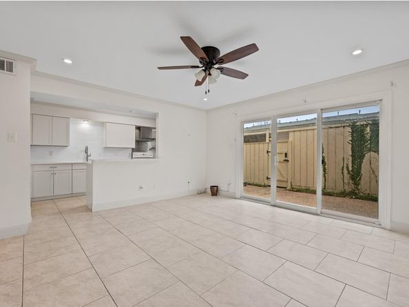 5874 Doliver Drive 121, Houston TX 77057