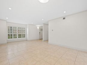 5874 Doliver Drive 121, Houston TX 77057