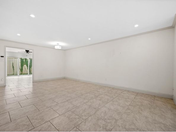 5874 Doliver Drive 121, Houston TX 77057