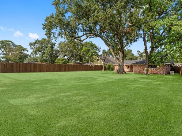 4135 Hill Oak Drive, Houston TX 77092