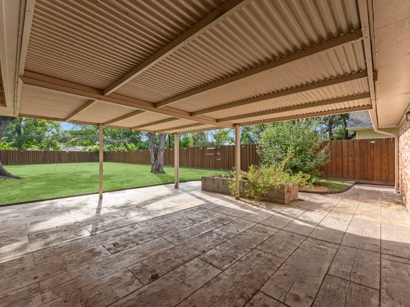 4135 Hill Oak Drive, Houston TX 77092