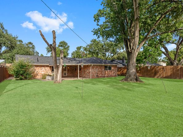 4135 Hill Oak Drive, Houston TX 77092