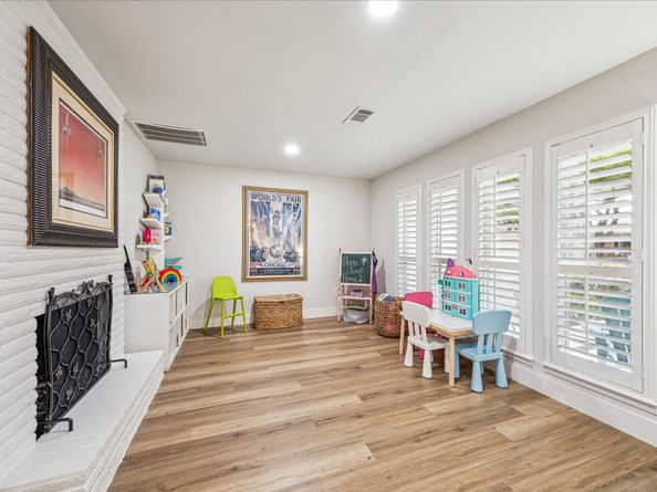 1926 Mapleton Drive, Houston TX 77043