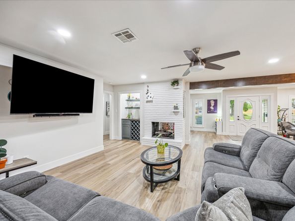 1926 Mapleton Drive, Houston TX 77043