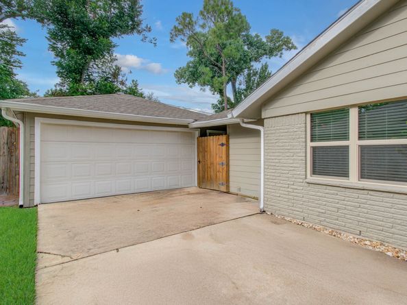 9818 Emnora Lane, Houston TX 77080