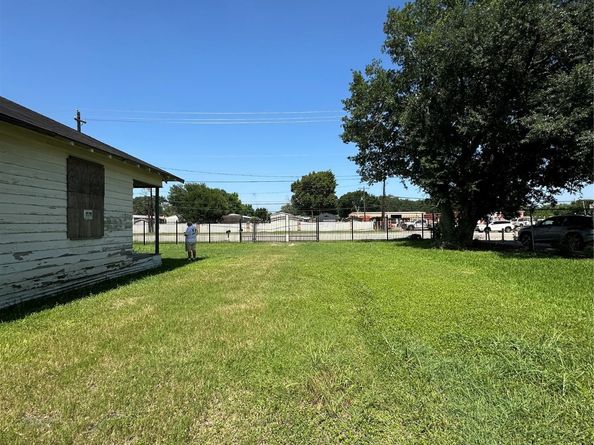 10809 Telephone Road, Houston TX 77075