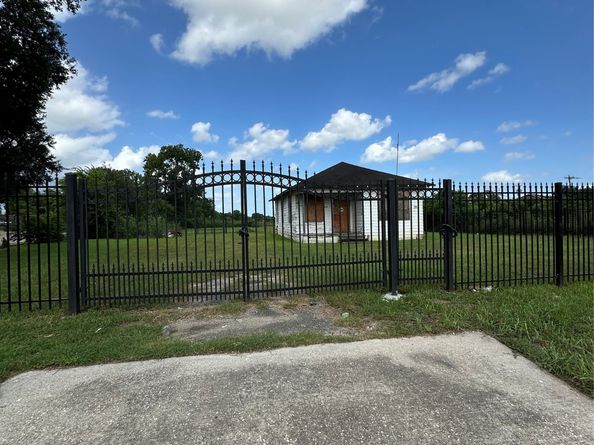 10809 Telephone Road, Houston TX 77075