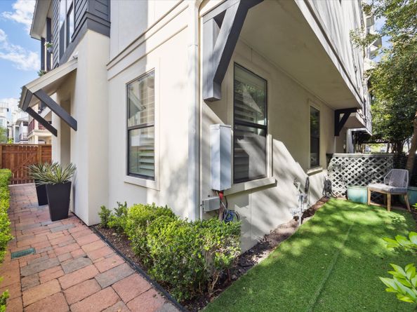 3225 Maxroy Street, Houston TX 77008