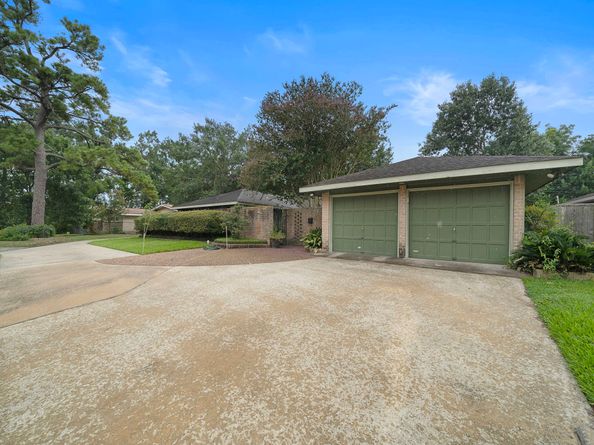 8427 Westview Drive, Spring Valley Village TX 77055