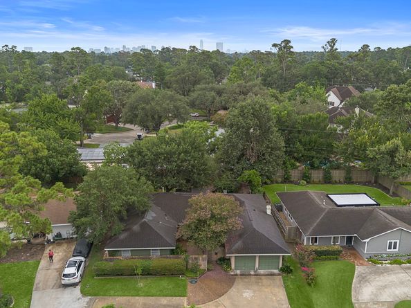 8427 Westview Drive, Spring Valley Village TX 77055