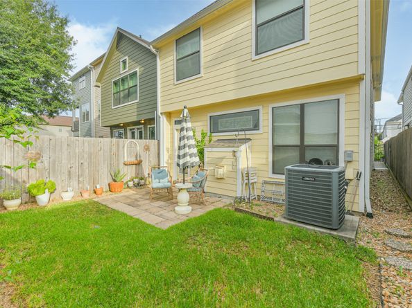5228 Darling Street B, Houston TX 77007