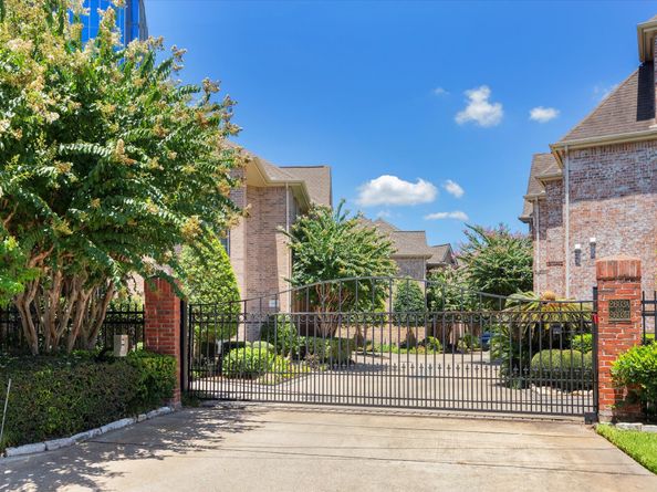 2603 W Lane Drive E, Houston TX 77027