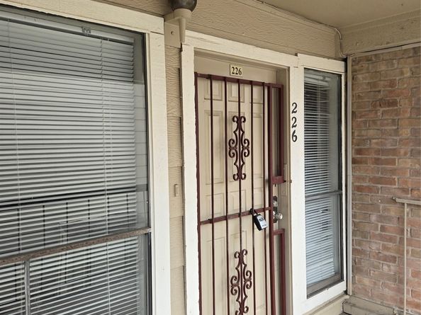 2100 Wilcrest Drive 226, Houston TX 77042