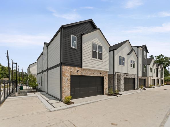 4752 Martin Hill Street, Houston TX 77018