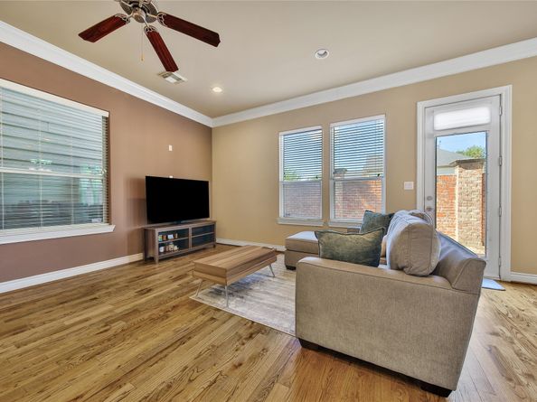 1113 Sherwood Trails, Houston TX 77043