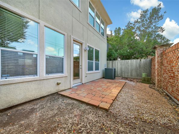 1113 Sherwood Trails, Houston TX 77043