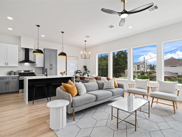 6908 England Street, Houston TX 77021