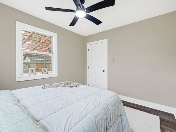 9434 E Avenue K, Houston TX 77012